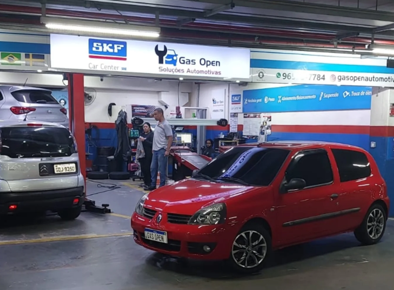 Renault Clio vermelho na GAS OPEN SKF Car Center
